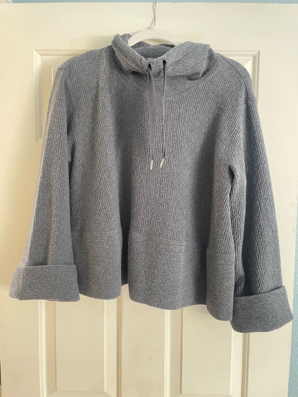Lululemon women’s sweatshirt M/L
